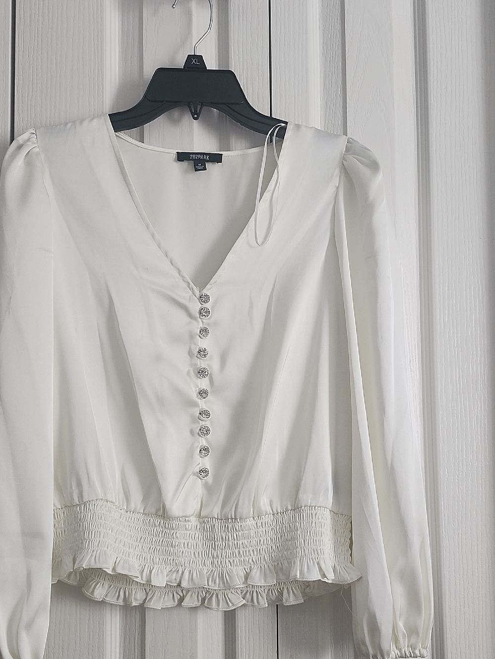 28th And Park White V-Neck Button-Front Puff Sleeve Top